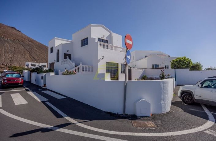 Image No.17-7 Bed Villa for sale