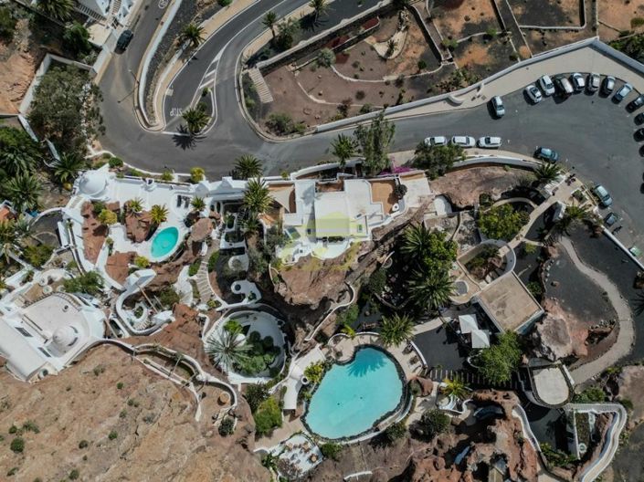 Image No.1-4 Bed Villa for sale