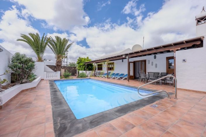 Image No.1-3 Bed Villa for sale