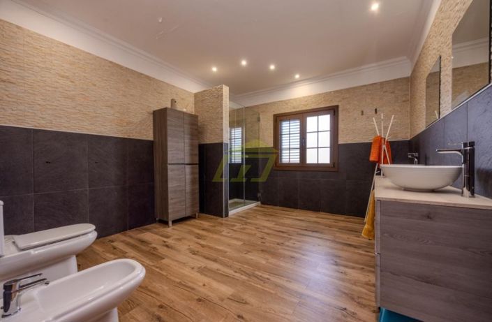 Image No.11-5 Bed Villa for sale