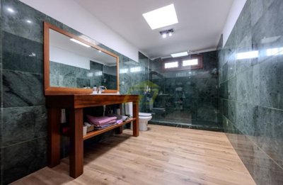 Impressive 5 bedroom 5 bathroom villa in Tahiche