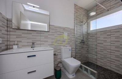 5 bedroom, 5 bathroom villa with separate guest apartment in El Cuchillo