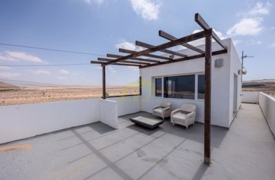 5 bedroom, 5 bathroom villa with separate guest apartment in El Cuchillo