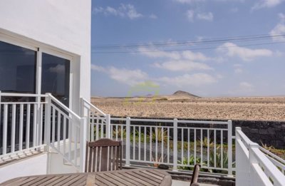 5 bedroom, 5 bathroom villa with separate guest apartment in El Cuchillo
