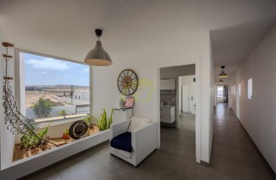 5 bedroom, 5 bathroom villa with separate guest apartment in El Cuchillo