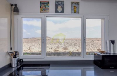 5 bedroom, 5 bathroom villa with separate guest apartment in El Cuchillo