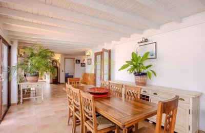 Beautiful 3 bedroom villa located in an elevated position in Los Mojones with sea views