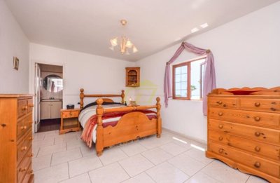 Beautiful 3 bedroom villa located in an elevated position in Los Mojones with sea views