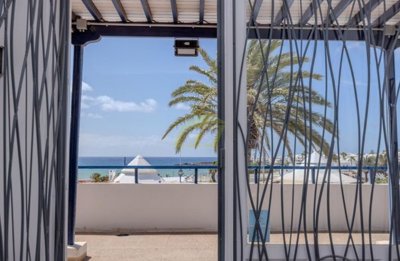 Elevate your business with this prime office/shop space with ocean views in Costa Teguise