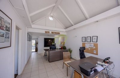 Elevate your business with this prime office/shop space with ocean views in Costa Teguise