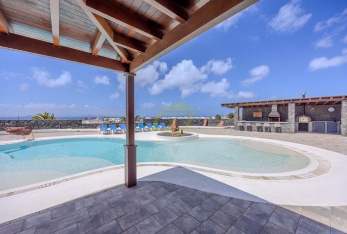 Image No.2-5 Bed Villa for sale