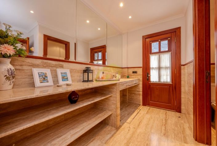 Image No.20-5 Bed Villa for sale