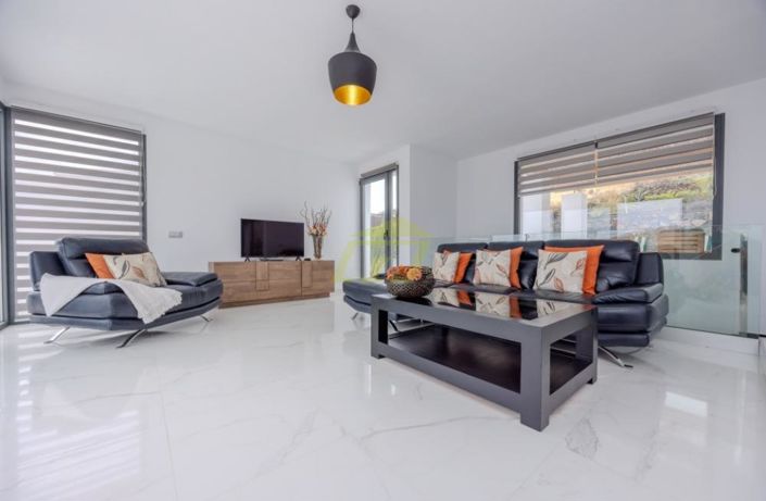 Image No.18-3 Bed Villa for sale