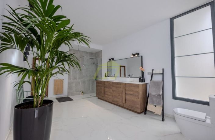 Image No.7-3 Bed Villa for sale