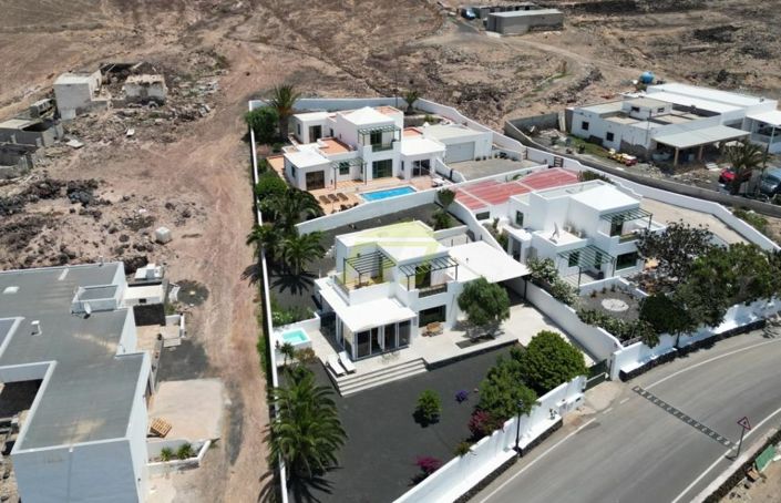 Image No.1-3 Bed Villa for sale