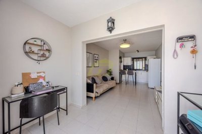 Large 2 bedroom apartment with 2 large outdoor spaces