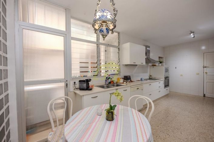 Image No.1-4 Bed Apartment for sale