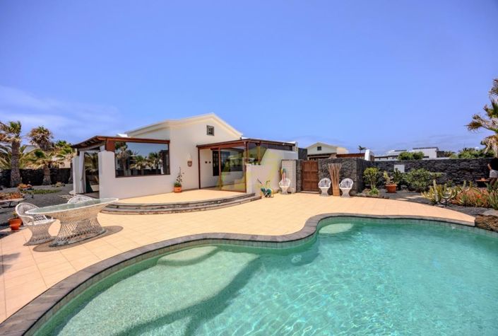Image No.1-2 Bed Villa for sale
