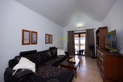 4 bedroom property with generous garden in Prime Tías location