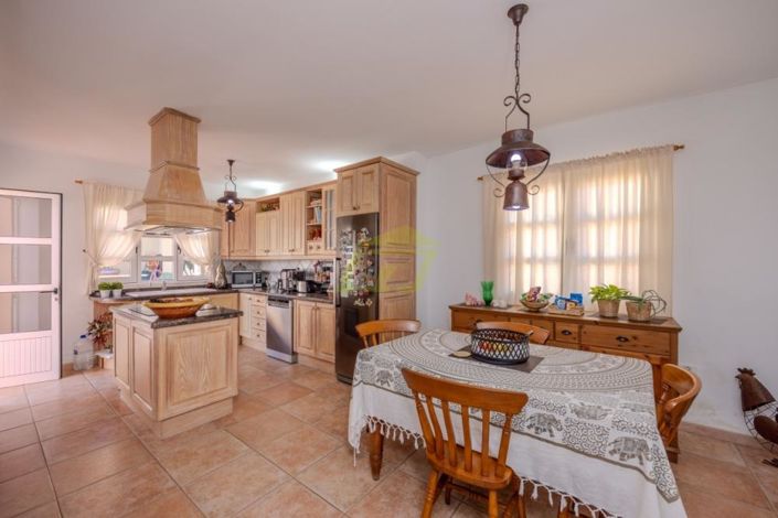 Image No.2-4 Bed Villa for sale