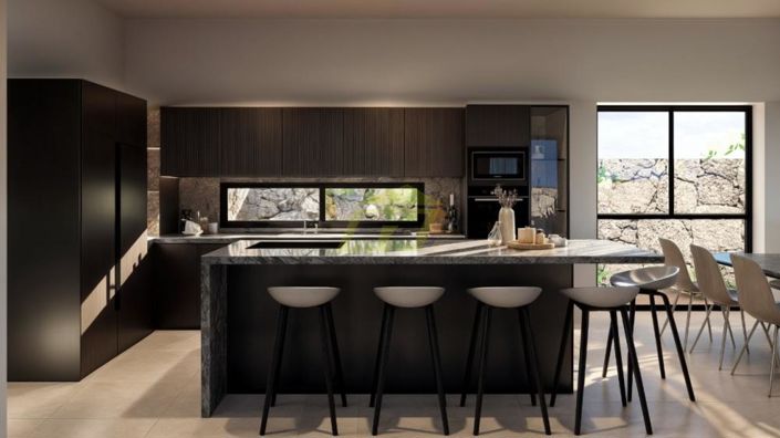 Image No.2-5 Bed Property for sale