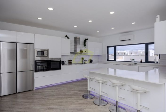 Image No.13-7 Bed Villa for sale