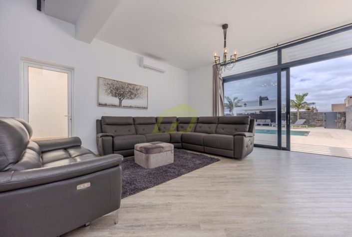 Image No.3-7 Bed Villa for sale