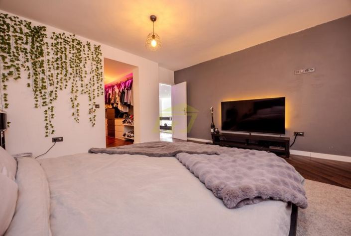 Image No.7-7 Bed Villa for sale