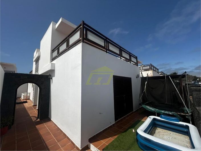 Image No.1-6 Bed Villa for sale