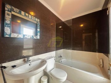 Impressive triplex with spacious terrace and bright rooms