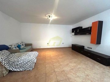 Impressive triplex with spacious terrace and bright rooms