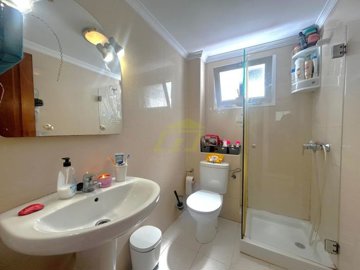 Impressive triplex with spacious terrace and bright rooms