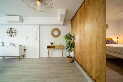 Recently refurbished apartment just a stones throw from the beach