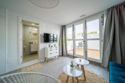 Recently refurbished apartment just a stones throw from the beach