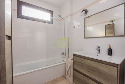 Detached 3 bedroom home in gated community, short stroll to the promenade in Playa Blanca