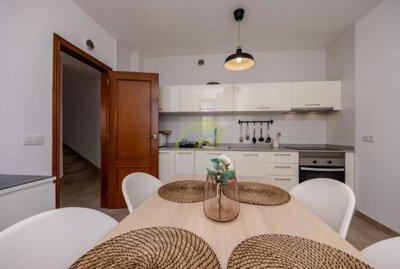 Detached 3 bedroom home in gated community, short stroll to the promenade in Playa Blanca