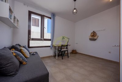 Detached 3 bedroom home in gated community, short stroll to the promenade in Playa Blanca