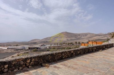 Newly Built Villa with Pool and Mountain Setting in Uga