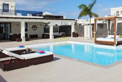 Fantastic 4 bedroom villa with mountain views in Playa Blanca