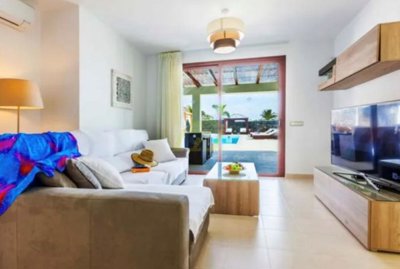 Fantastic 4 bedroom villa with mountain views in Playa Blanca