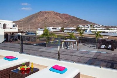 Fantastic 4 bedroom villa with mountain views in Playa Blanca