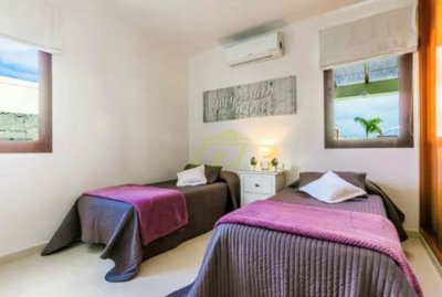 Fantastic 4 bedroom villa with mountain views in Playa Blanca