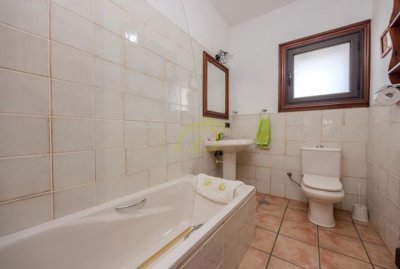 Must see villa with pool & views in Las Breñas