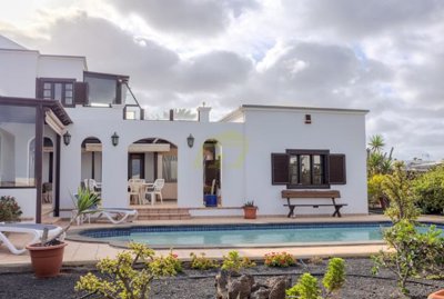 Must see villa with pool & views in Las Breñas