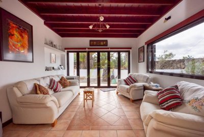 Must see villa with pool & views in Las Breñas