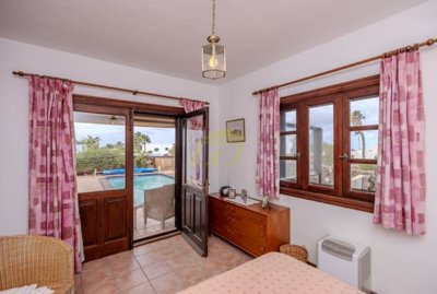 Must see villa with pool & views in Las Breñas