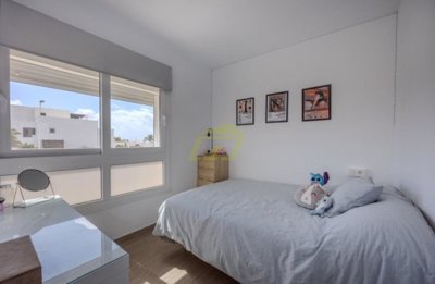 4 bedroom, 3 bathroom family home in central Costa Teguise