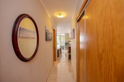 Excellently located property with access to shared pool and close to amenities