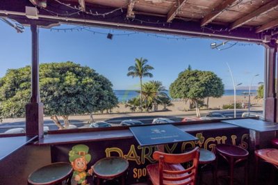 Rare opportunity to run your own frontline positioned bar in Puerto del Carmen
