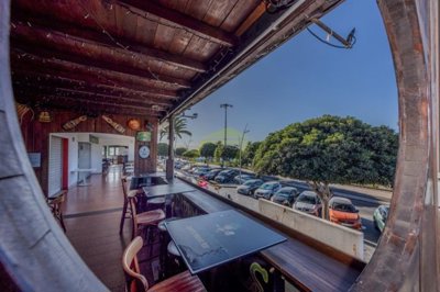 Rare opportunity to run your own frontline positioned bar in Puerto del Carmen